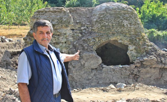 Yüzyılların anılarıyla dolu ata mirasını harabe halde görmeye dayanamayınca mülkünü devretti