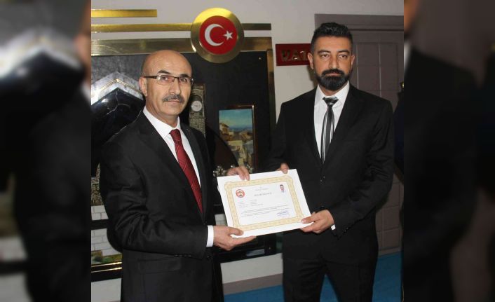 24 kilo 600 gram eroinle yakalanan polisin uyuşturucu yakalamaktan ödül aldığı ortaya çıktı