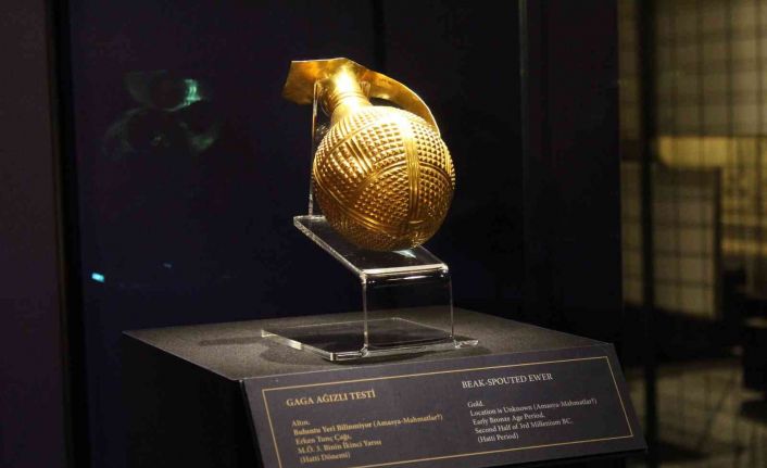 4 bin 250 yıllık altın gaga ağızlı testi, İngiltere tarafından Türkiye’ye iade edildi