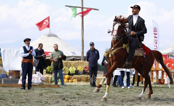 5. Geleneksel Cirit Turnuvası ve Oba Yaşamı Kültür Etkinlikleri yoğun ilgi gördü