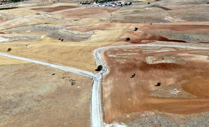 9 mahalleyi birbirine bağlayan yol tozdan kurtarıldı