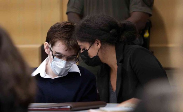 ABD’de liseye düzenlediği silahlı saldırıda 17 kişiyi öldüren saldırgan suçlamaları kabul etti