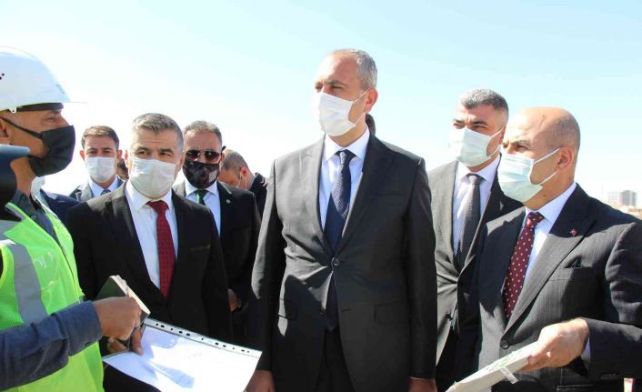 Adalet Bakanı Gül, Mardin’de yapılacak olan yeni adliye binası çalışmalarını yerinde inceledi