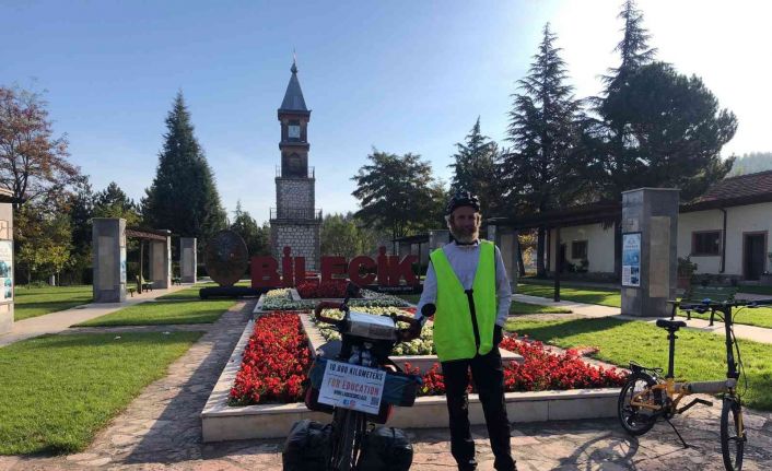 Afrikalı çocukların durumuna dikkat çekmek için 10 bin kilometre pedal çevirecek