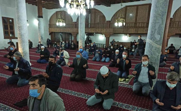 Afyonkarahisar’da Mevlit Kandili huşu içerisinde idrak edildi