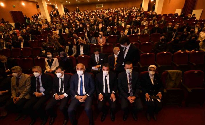 Ankara’nın en büyük tiyatro salonu olan Devlet Tiyatroları Pursaklar Sahnesi açıldı