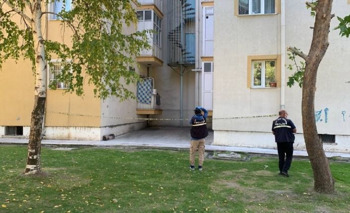 Annesini ziyarete giden şahıs 5. kattan düşerek öldü, anne kalp krizi geçirdi