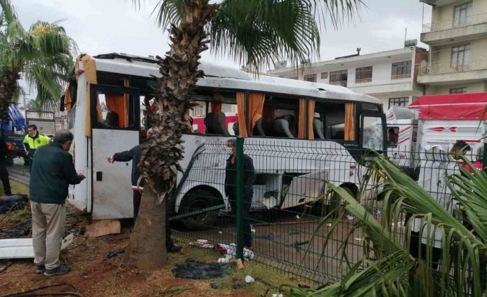 Antalya’da turistleri taşıyan midibüs takla attı: 2’si çocuk 8 Rus turist yaralandı