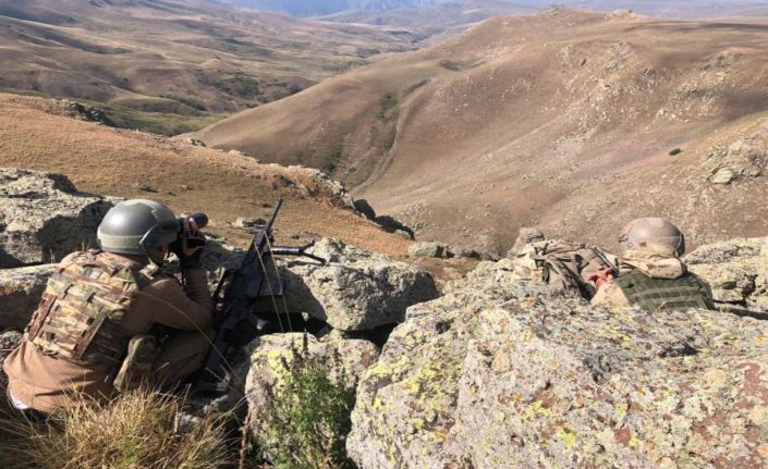 Ardahan’da teröristlere ait sığınakta mühimmat ve yaşam malzemesi ele geçirildi