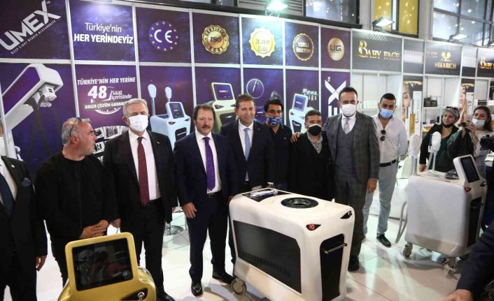 ATO üyeleri yeni markalarıyla kozmetik fuarında stant açtı