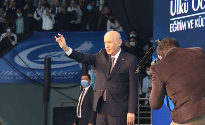 Bahçeli: “Öğretim üyelerine meydan okuyan, hakaret eden bir güruhun Türk gençliğini değil, hain planları temsil ettiği çok açıktır”