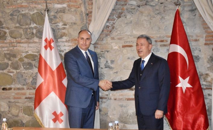 Bakan Akar, Gürcistan Savunma Bakanı Burculadze ile görüştü