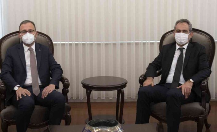 Bakan Özer, Gençlik ve Spor Bakanı Kasapoğlu ile görüştü