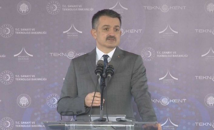 Bakan Pakdemirli: “Elektrikli traktörümüzün inşallah seri üretimine önümüzdeki yılın ocak ayında başlıyoruz”