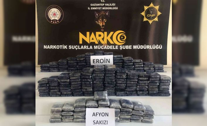Bakan Soylu: “87 kilogram eroin, 30 kilogram Afyon sakızı ele geçirildi”