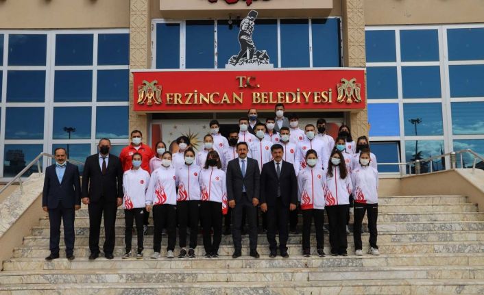 Başkan Aksun sporcuları ağırladı