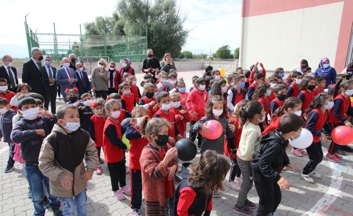 Başkan Çolakbayrakdar öğrencilerle bir araya geldi