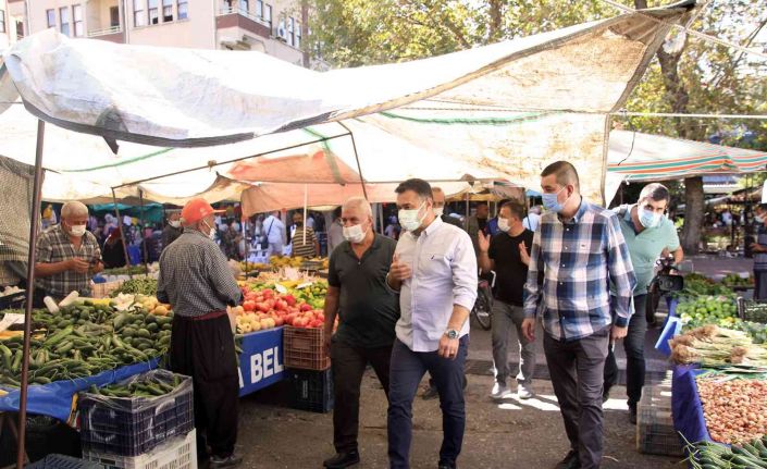Başkan Yücel, son kez kurulan Cuma Pazarı’nda esnafla bir araya geldi