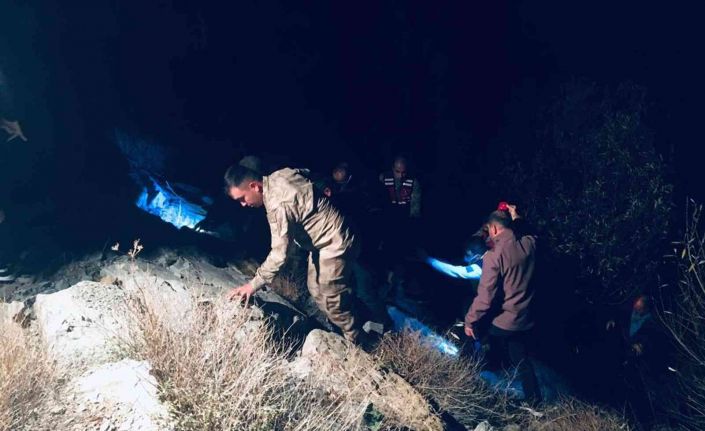 Bayburt’ta otomobil dereye uçtu: 1 ölü, 1 yaralı