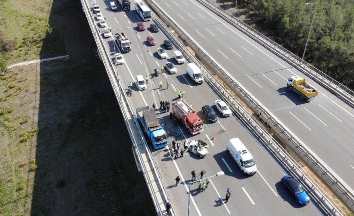 Beykoz’da İSKİ’ye ait kamyon otomobil üzerine devrildi: 1 ölü