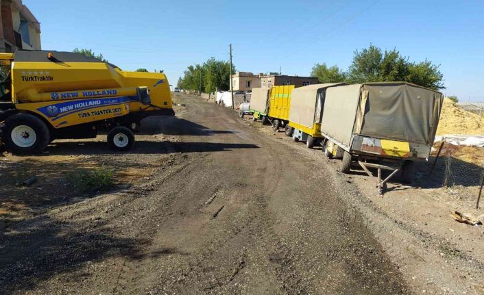 Beyoğlu mahalle sakinlerine söz verdi, kırsal mahalle ilk kez asfaltlanmış yolla tanıştı