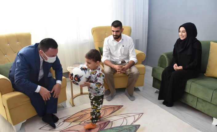 Beyoğlu’ndan terör örgütü PKK’nın şehit ettiği Yasin Börü ailesi ve ağır yaralanan Yusuf Er’e vefa ziyareti