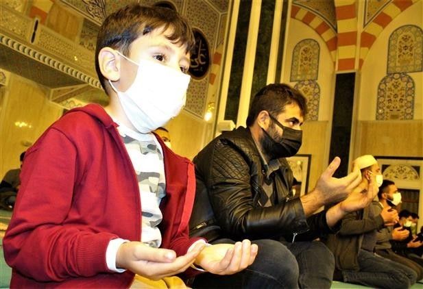 Bilecik’te Mevlit Kandili dolayısıyla camiler dolup taştı