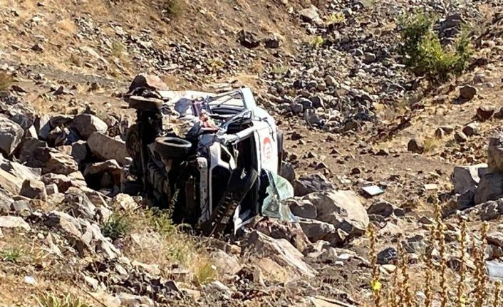 Bingöl’de ambulans ile otomobil çarpıştı: 7 yaralı