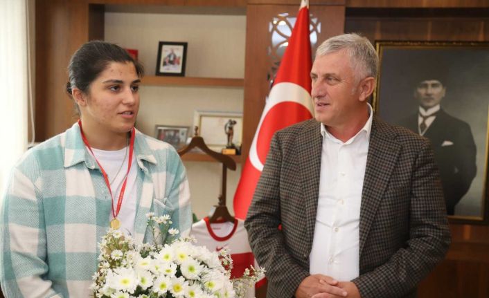 Busenaz Sürmeneli: "Sizi ağlatmaya devam edeceğim"