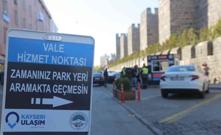 Büyükşehir’in “park et-vale” uygulamasına vatandaşlardan yoğun ilgi