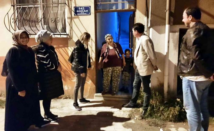 ‘Çalınmadık kapı, sıkılmadık el bırakmayacağız’ diyen AK Parti Edremit İlçe Başkanı Umutlu, teşkilat yöneticilerinin her gün sahada olduğunu söyledi