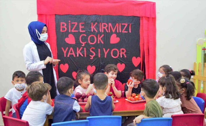 Çift dallı eğitim veren 4-6 yaş Kur’an kursu öğrencileri hem öğreniyor hem eğleniyor