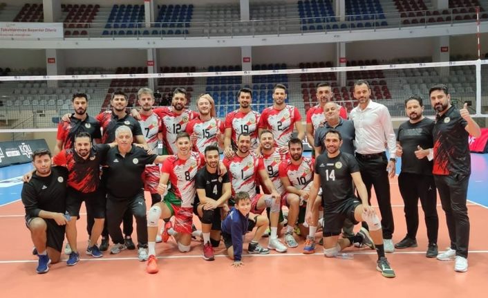 Cizre Belediyesi voleybol takımı çeyrek finalde