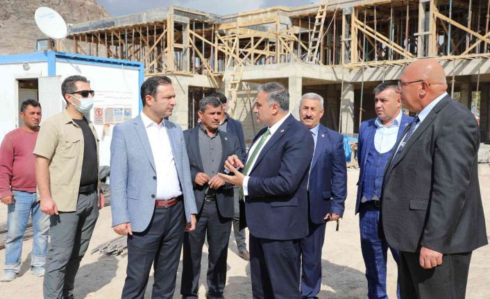 Develi’de ilçe protokolü Engelsiz Yaşam Merkezindeki çalışmaları yerinde inceledi