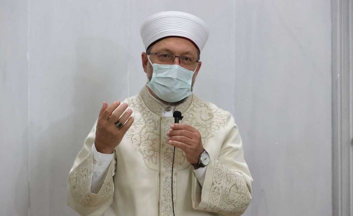 Diyanet İşleri Başkanı Prof. Dr. Erbaş: “Çocuklarımız camide safların arasında koşsunlar, biz secdedeyken başımıza bassınlar hiç önemli değil”