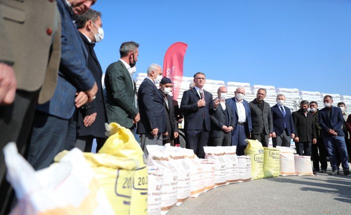 Doğal afetlerde zarar gören çiftçilere buğday tohumu ve gübre desteği