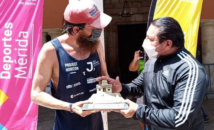 Dünyayı dolaşan Alman atlet Meksika’yı kuzeyden güneye koşarak 120 günde geçti