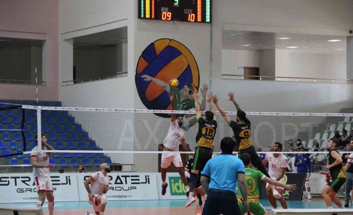 Efeler Ligi: Bingöl Solhan Spor: 0 - Yeni Kızıltepe Spor: 3