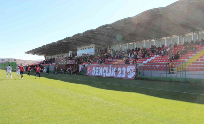 Elazığspor - Kahta 02 Spor maçını 600 biletli seyirci izledi