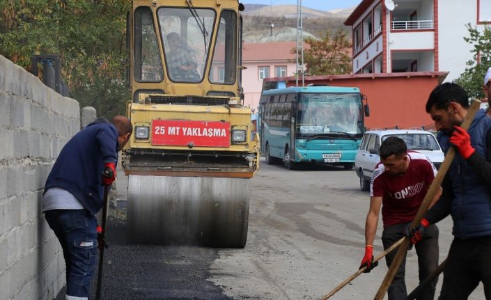 Erzincan’da asfalt yama çalışmaları devam ediyor