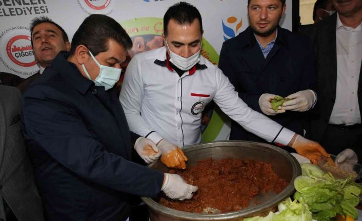 Esenler’de festival sezonu çiğ köfte ve nar ile açıldı