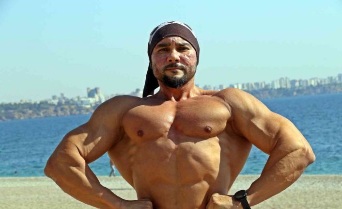 Eşinin ‘git stres at gel’ sözüyle spora başlayan doktor vücut geliştirmede milli takıma yükseldi