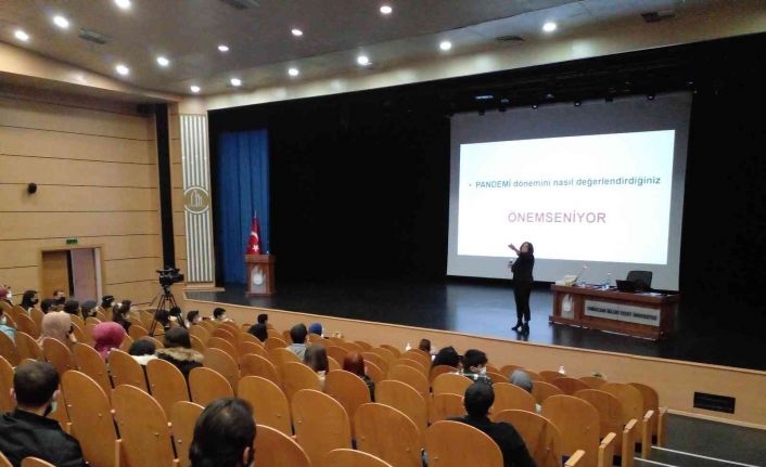 Etkili Özgeçmiş Hazırlama Portfolyo Hazırlama ve Mülakat Teknikleri semineri düzenlendi