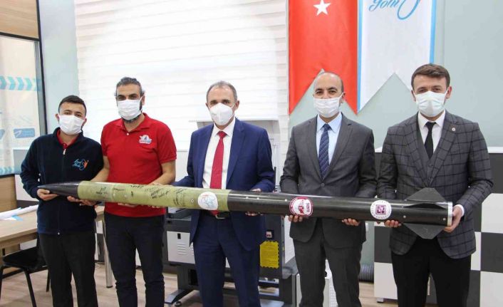 FÜ Rektörü Göktaş, Teknofest’ten başarılarla dönen Roket takımı ile bir araya geldi
