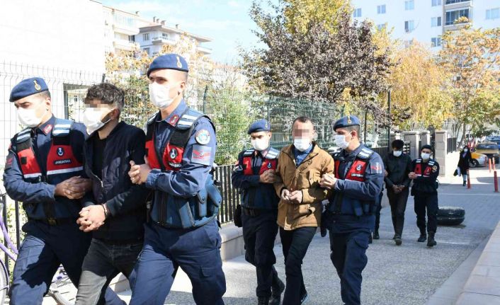 Gazetecileri “Çek çek iyi çek çıkınca alırım seni” diye tehdit etti çıkamadan tutuklandı