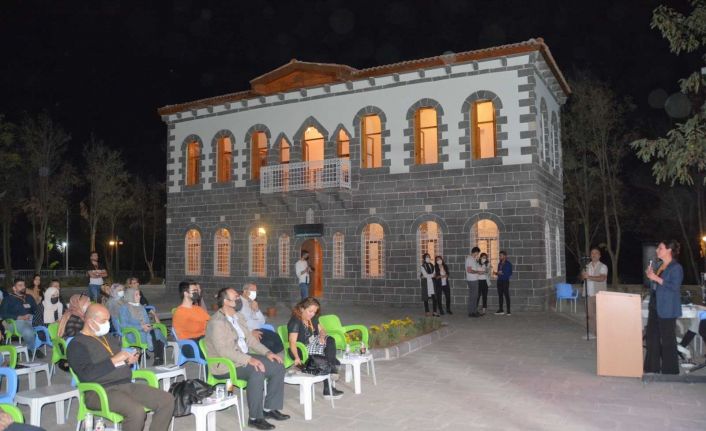 Gelenekselden geleceğe toprak esaslı malzemelerden üretilen yapılı çevreler çalıştayı düzenlendi