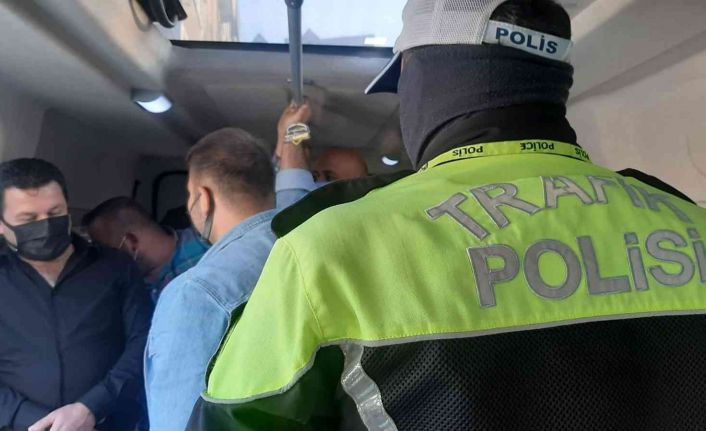 Giresun’da polisten ayakta yolcu denetimi