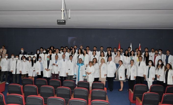 Girne Üniversitesi Tıp Fakültesi öğrencileri beyaz önlüklerini büyük bir heyecanla giydi
