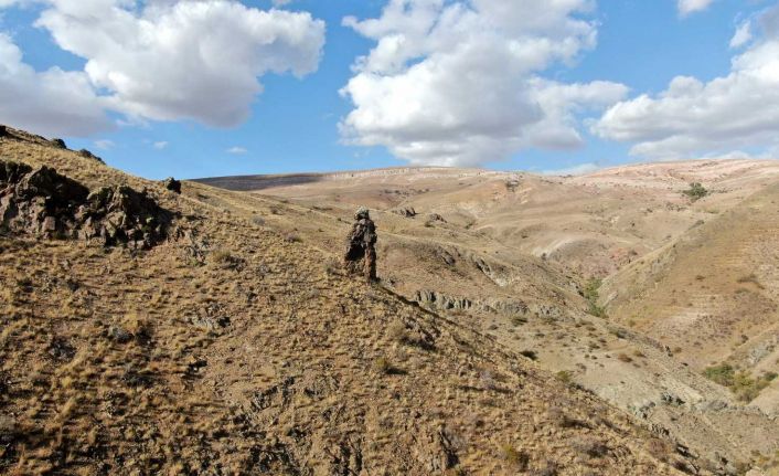 Gören dönüp bir daha bakıyor