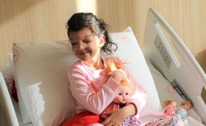 Gözlerinin arasındaki mesafe normalden daha fazla olan minik Ayşenur sağlığına kavuştu